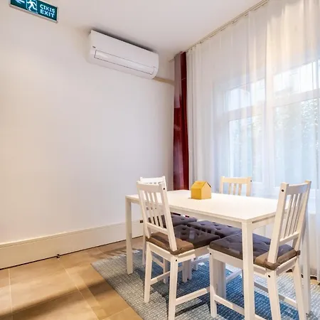 Charming Flat Close To Touristic Attractions In The Heart Of Beyoglu *